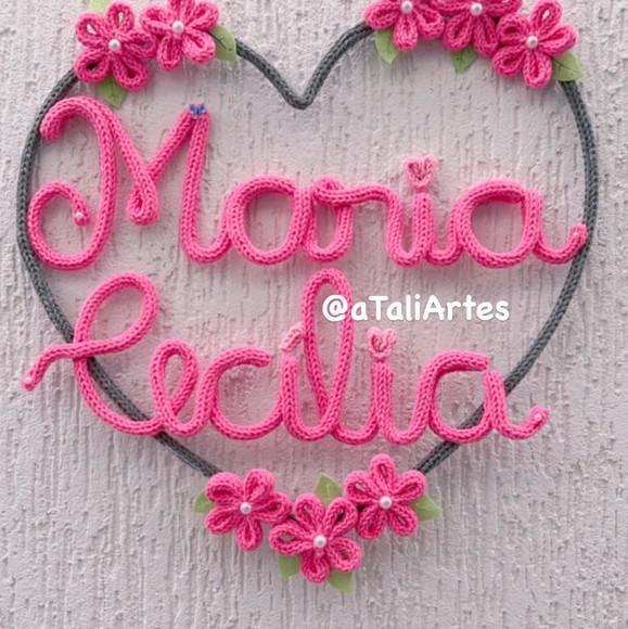 Porta Maternidade Coração Flores em Tricotin