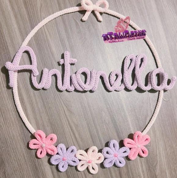 Porta Maternidade Lacinho e Flores em Tricotin