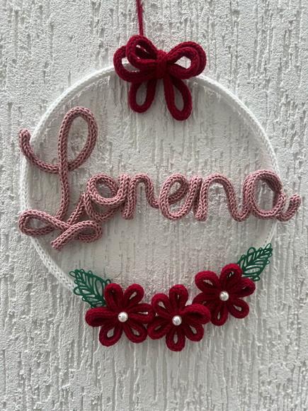 Porta Maternidade Laço e Flores em Tricotin