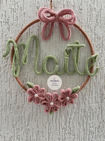 Porta Maternidade Laço e Flores em Tricotin