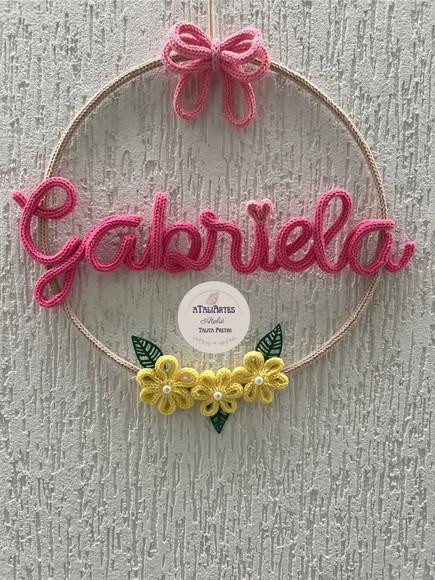 Porta Maternidade Laço e Flores em Tricotin