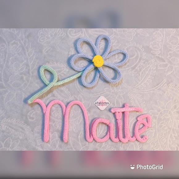 Porta Maternidade Nome com Flor em Tricotin