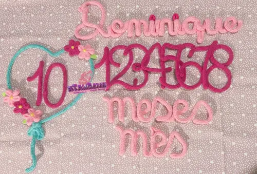 Kit mêsversário menina coração florido personalizado em trico