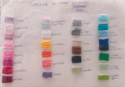 Flor decorativa personalizada em tricotin