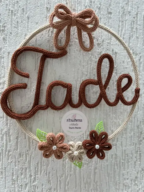 Porta maternidade Menina laço mor com flores personalizada em tr