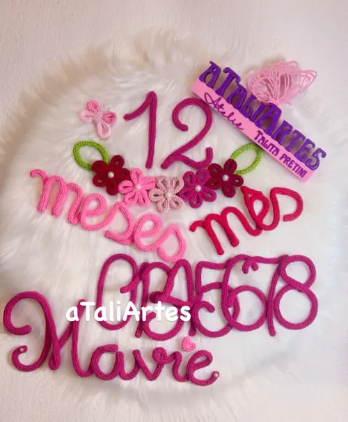 Kit Mêsversário Menina Flores em Tricotin + 1 nome