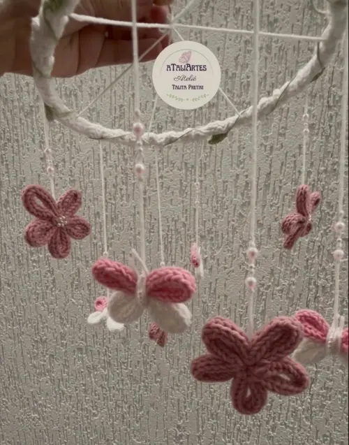 Móbile Borboletas e Flores em Tricotin