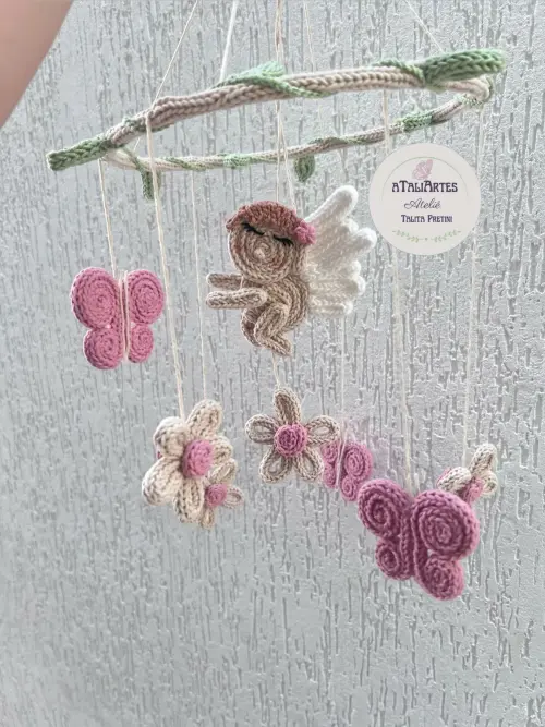 Móbile Flores, Borboletas e Anjinha em Tricotin