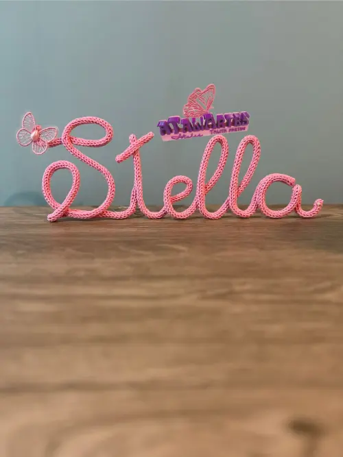 Nome Decorativo de Mesa Personalizado em Tricotin