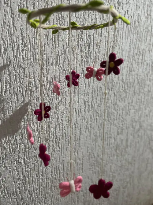 Móbile Borboletas e Flores em Tricotin