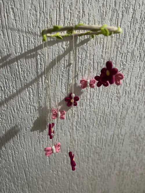 Móbile Borboletas e Flores em Tricotin