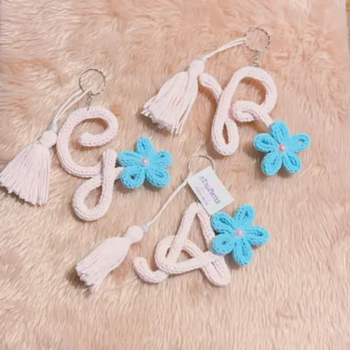 Chaveiro de Letra Feminino Personalizado em Tricoctin