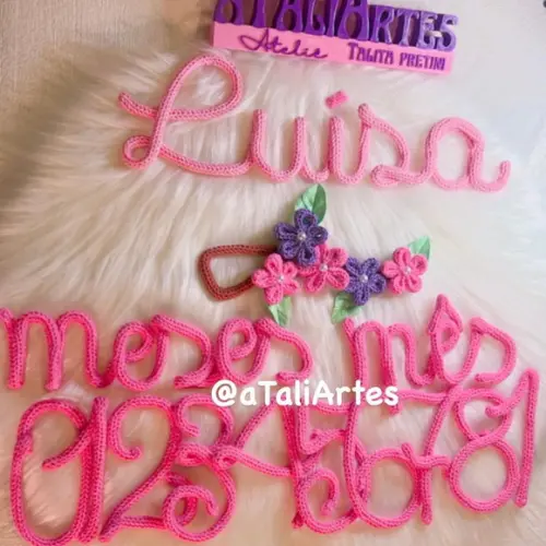Kit Mêsversário Menina Flores em Tricotin + 1 nome