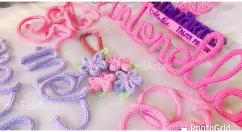 Kit Mêsversário Menina Flores em Tricotin + 1 nome