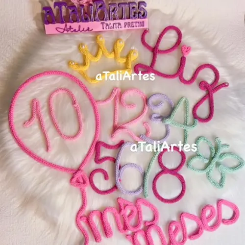 Kit Mêsversário Princesa coroa + borboleta + Nome Personalizado Tricotin