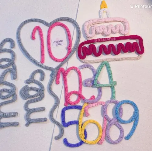 Kit Mêsversário Bolo + nome personalizado em Tricotin