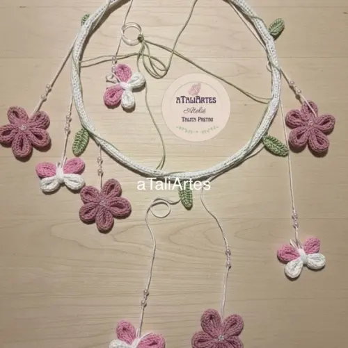 Móbile Borboletas e Flores em Tricotin