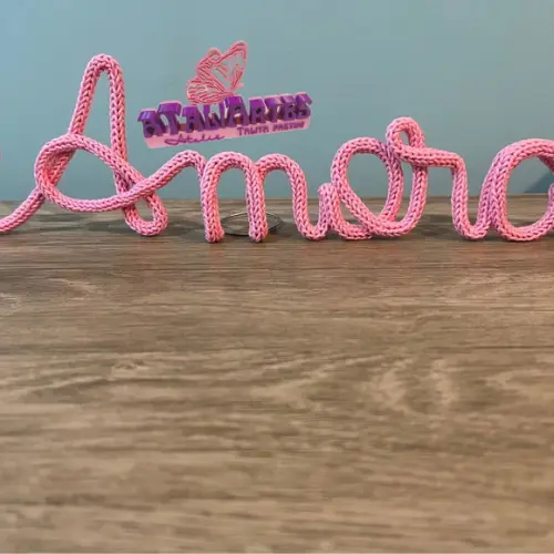 Nome Decorativo de Mesa Personalizado em Tricotin