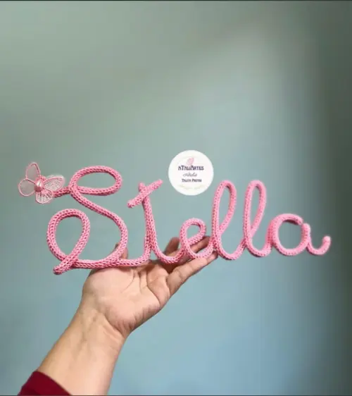 Nome Decorativo de Mesa Personalizado em Tricotin