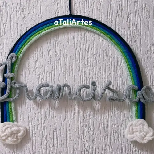 Porta Maternidade Arco-íris em Tricotin