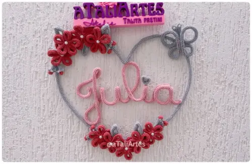 Porta Maternidade Coração Personalizado com Flores Tricotin