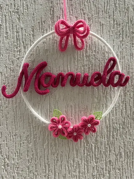 Porta Maternidade Laço e Flores em Tricotin