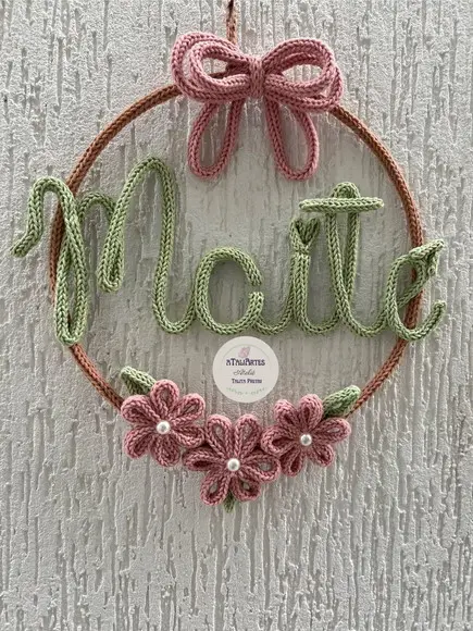 Porta Maternidade Laço e Flores em Tricotin