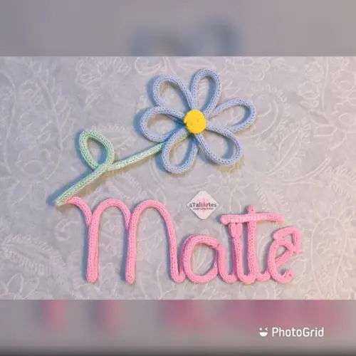 Porta Maternidade Nome com Flor em Tricotin