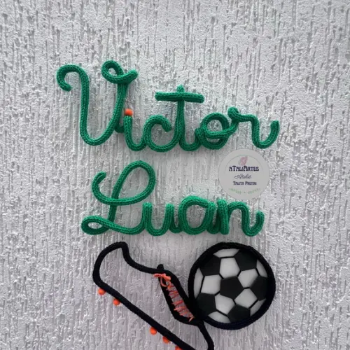 Porta Maternidade Nome Composto Chuteira e Bola em Tricotin