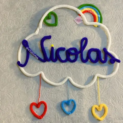 Porta Maternidade Nuvem Chuva de Amor em Tricotin