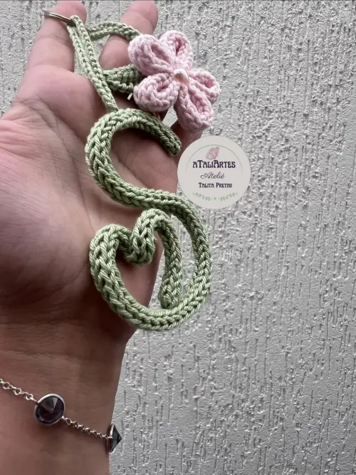 Chaveiro de Letra Feminino Personalizado em Tricoctin