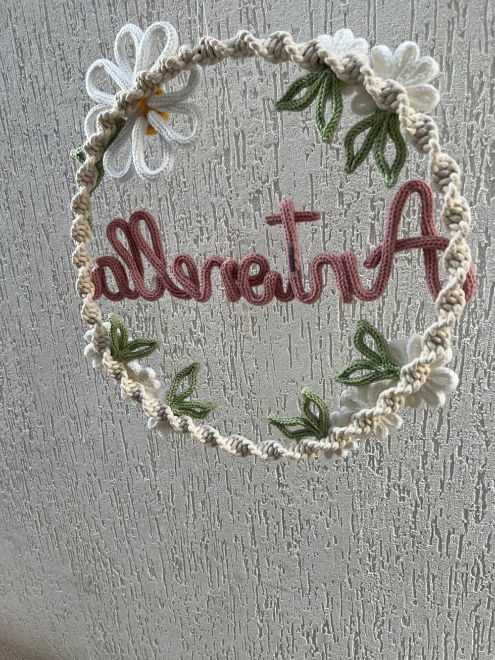 Porta maternidade delicado margaridas macramê com tricotin perso