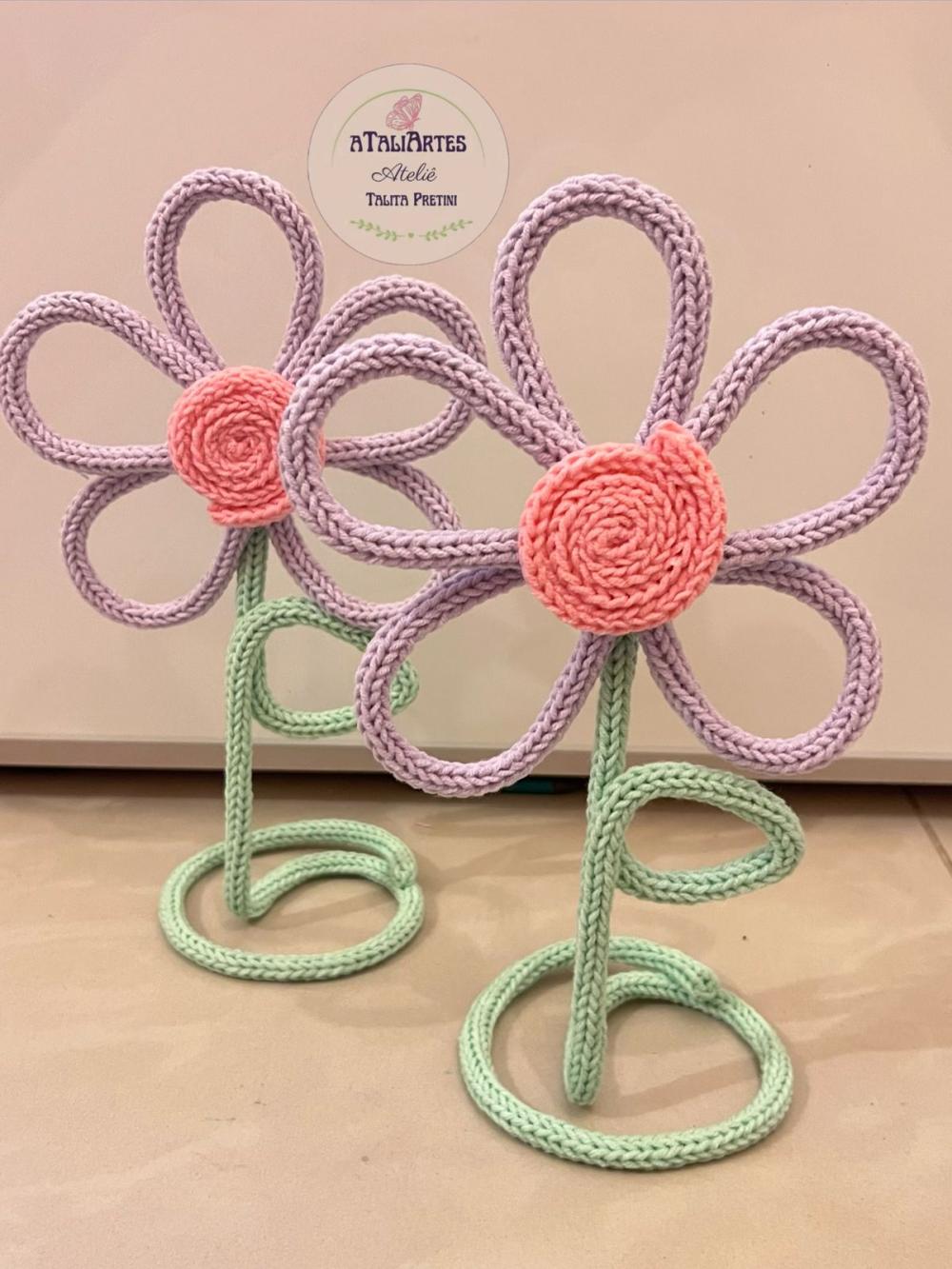 Margarida Porta retrato e centro de mesa personalizado em tricoti