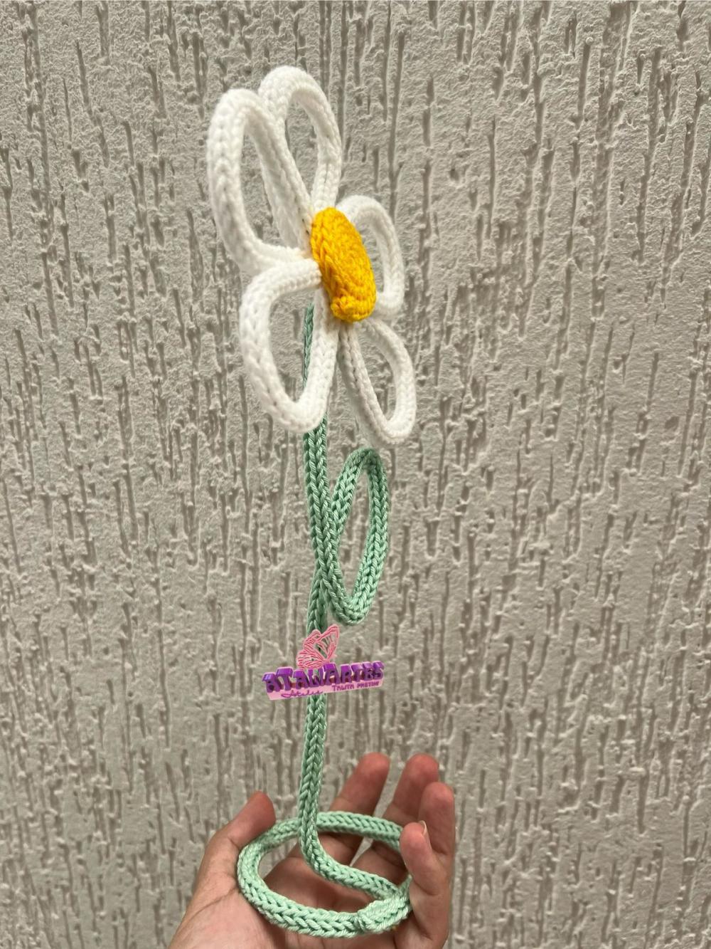 Margarida Porta retrato e centro de mesa personalizado em tricoti