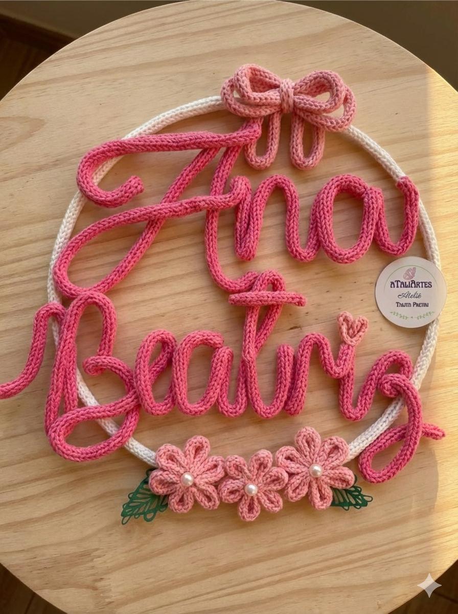 Porta maternidade Nome composto laço e flores em tricotin aTaliA