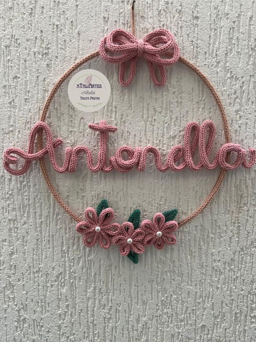 Enfeite de porta maternidade Laço com flores em tricotin - Model
