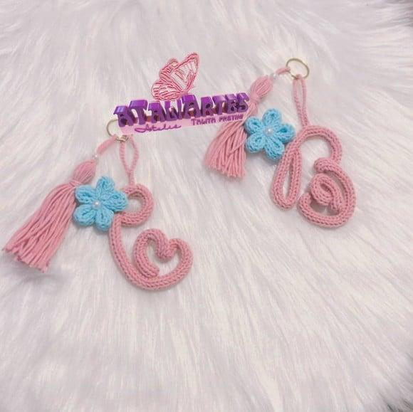 Chaveiro de Letra Feminino Personalizado em Tricoctin