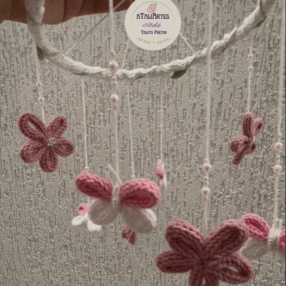 Móbile Borboletas e Flores em Tricotin