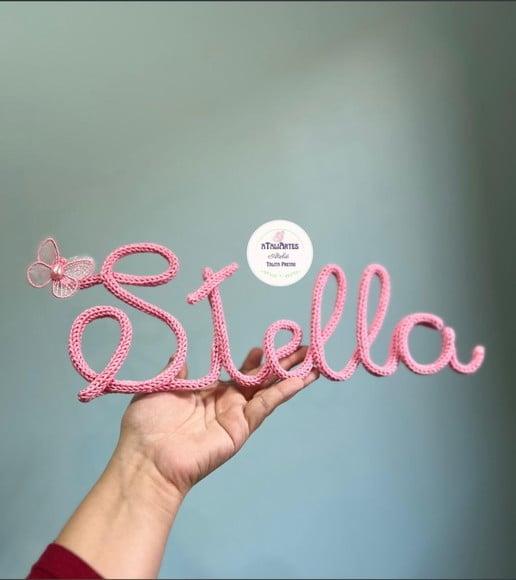 Nome Decorativo de Mesa Personalizado em Tricotin