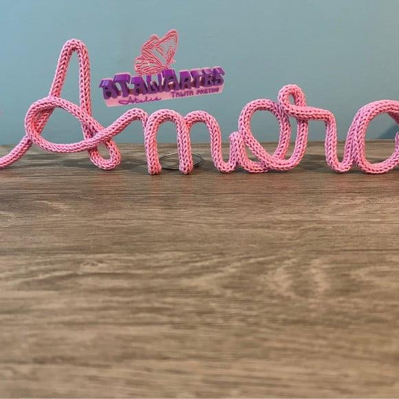 Nome Decorativo de Mesa Personalizado em Tricotin