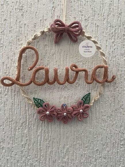 Porta Maternidade Boho Macramê Laço e Flores em Tricotin