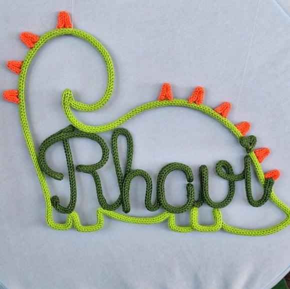 Porta Maternidade Dinossauro Personalizado em Tricotin