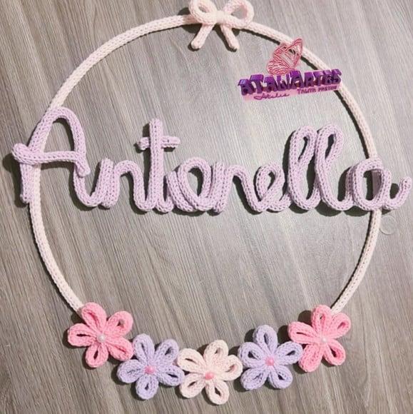Porta Maternidade Lacinho e Flores em Tricotin