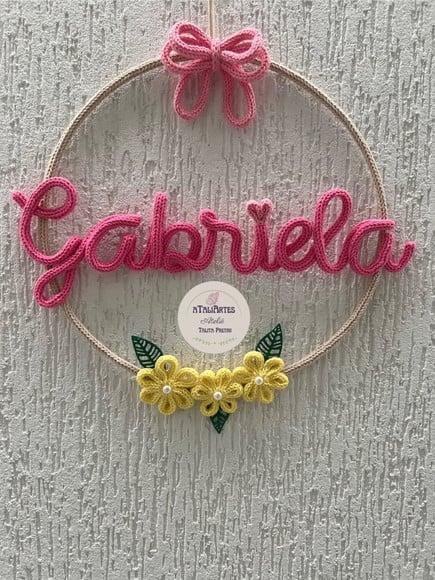 Porta Maternidade Laço e Flores em Tricotin