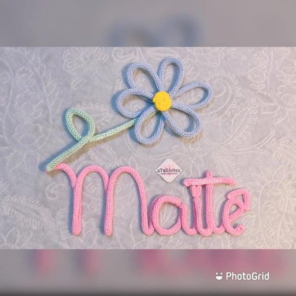 Porta Maternidade Nome com Flor em Tricotin