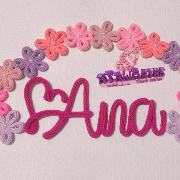 Porta Maternidade Semi Arco de Flores em Tricotin