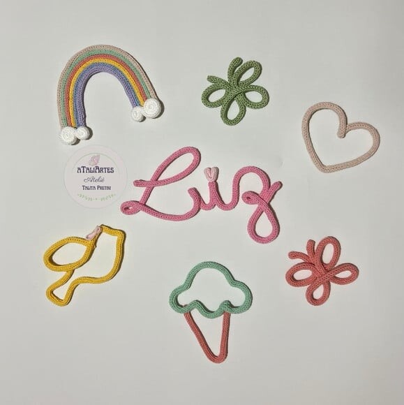 Kit Mêsversário com 6 Desenhos Personalizados em tricotin + 01 