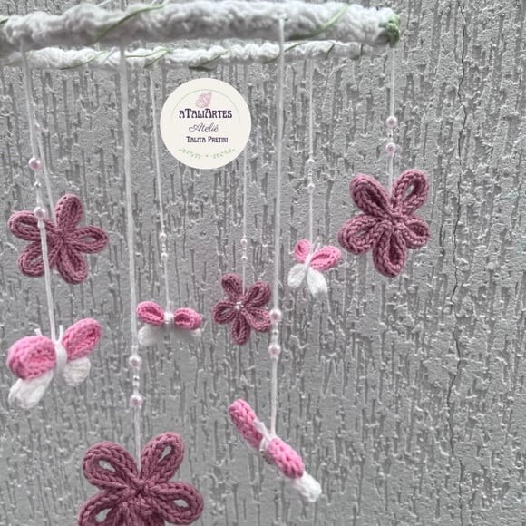 Móbile Borboletas e Flores personalizado em Tricotin