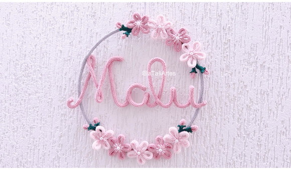 Porta Maternidade Flores Delicadas Personalizadas  em Tricotin co