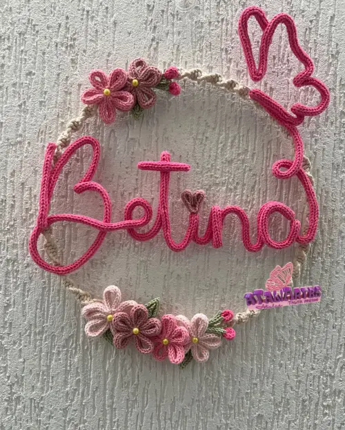 Enfeite de porta maternidade Menina em Alta Macramê com Tricotin